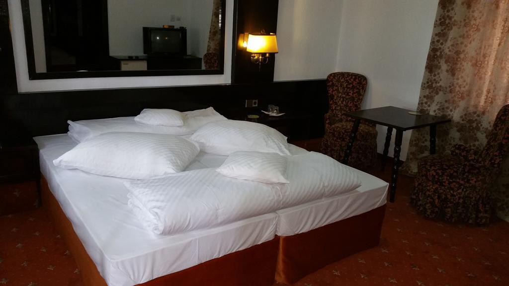 Conacul Balta Alba Hotel Екстериор снимка