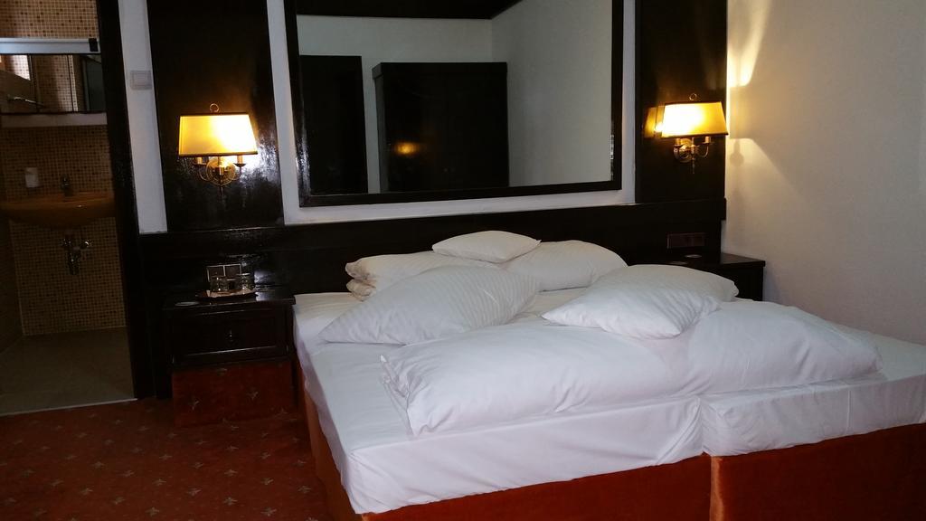 Conacul Balta Alba Hotel Екстериор снимка