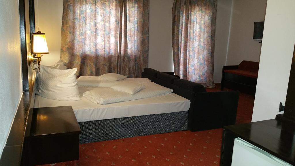 Conacul Balta Alba Hotel Екстериор снимка
