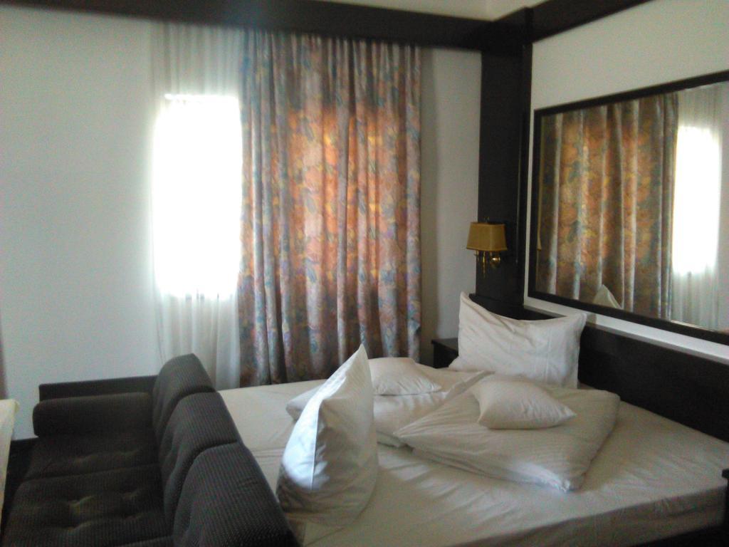 Conacul Balta Alba Hotel Екстериор снимка