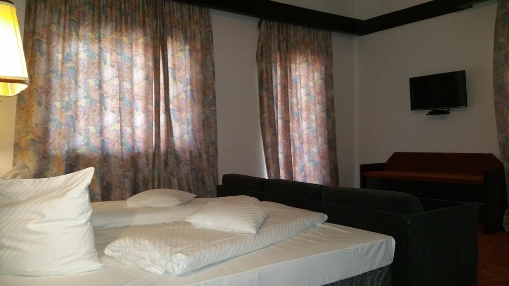 Conacul Balta Alba Hotel Екстериор снимка